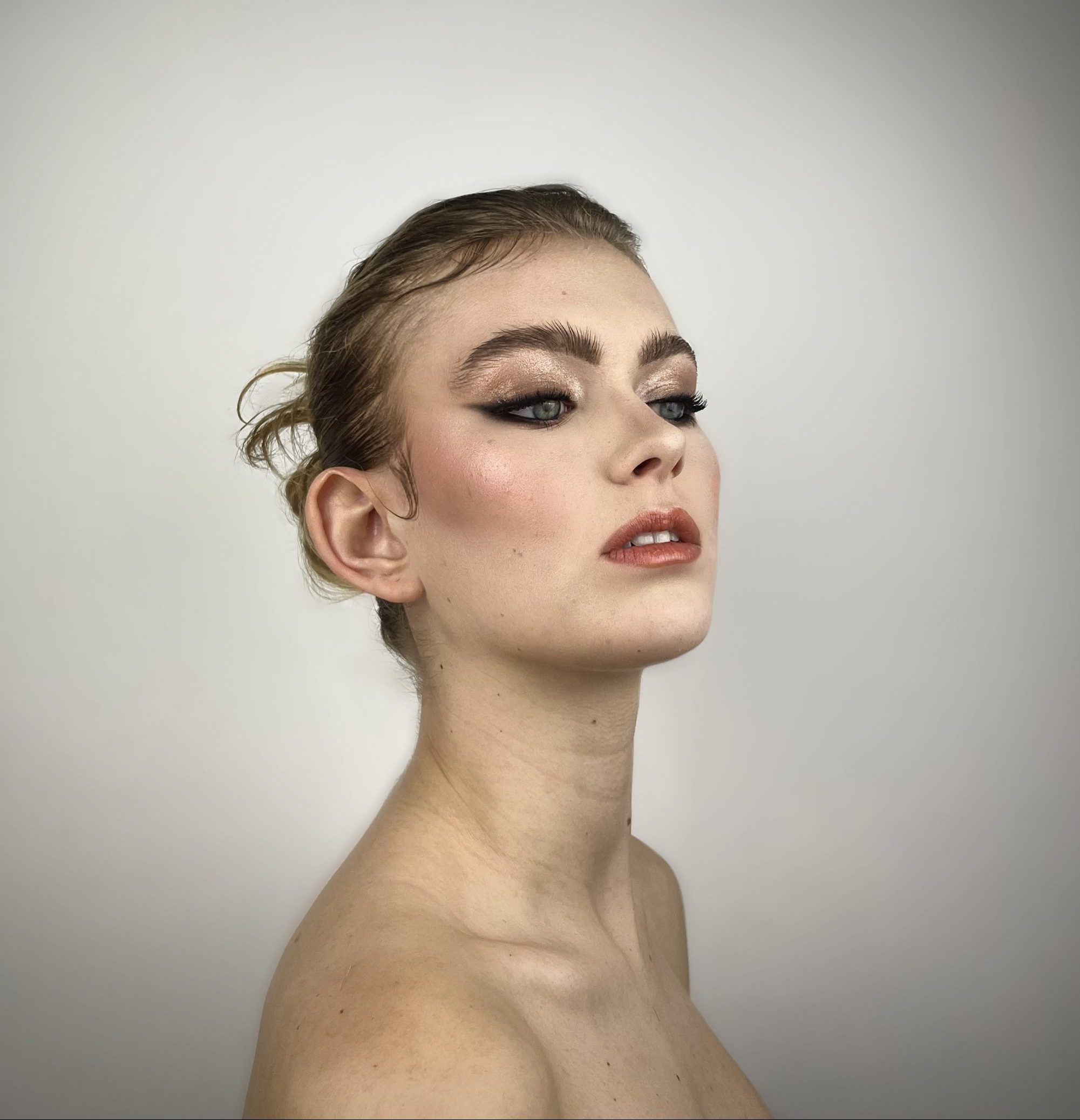 Facetune_18-02-2023-14-14-37