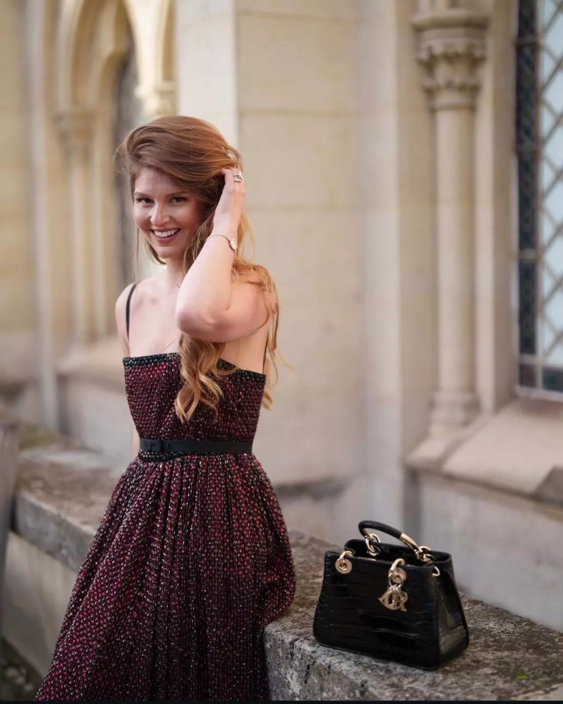 aaac2c69-fdba-4af8-bcda-5691f9a049f8